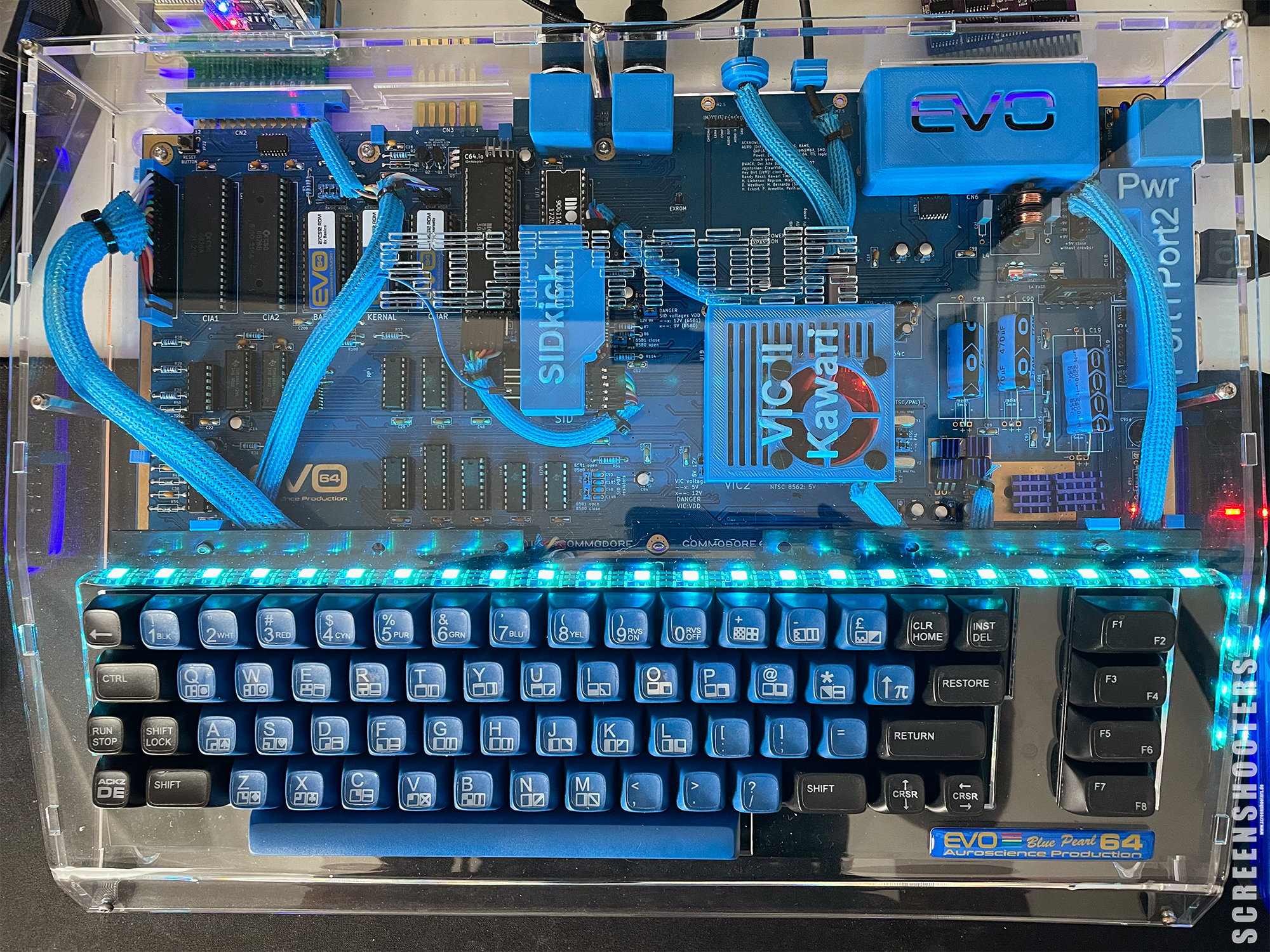C64-280_Tastatur_Blau_02.jpg